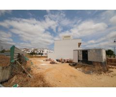 VIVIENDA ADOSADA EN BARRIADA DE CANELA