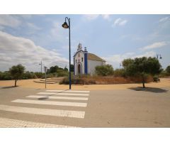 VIVIENDA ADOSADA EN BARRIADA DE CANELA