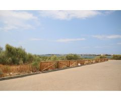 VIVIENDA ADOSADA EN BARRIADA DE CANELA