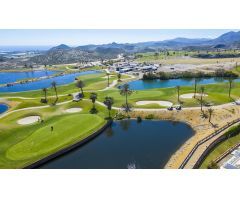 Swing Golf: Tu Refugio de 2 Dormitorios entre el Mar y la Montaña
