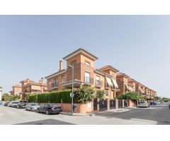 Exclusivo Chalet Pareado con Licencia Turística y Piscina Privada: Tu Paraíso Personal