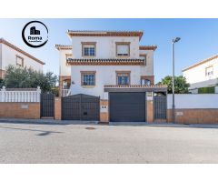 ¡¡ESPECTACULAR CASA PAREADA CON PISCINA!!