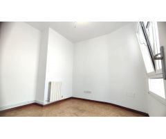 VENTA DE PISO EN TRASONA CON TRES DORMITORIOS