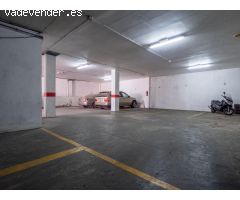 Se vende almacén de 338 m2 con 12 plazas de parking sin división.