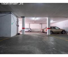 Se vende almacén de 338 m2 con 12 plazas de parking sin división.