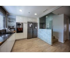 ¡¡CREU ALTA - ESPECTACULAR CASA CON PATIO CON PISCINA y ASCENSOR!!
