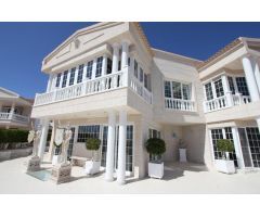 Majestuosa villa de lujo en La Caleta con vistas al mar