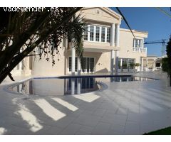 Majestuosa villa de lujo en La Caleta con vistas al mar