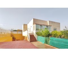Chalet individual en Retamar con dos viviendas independientes. Un hogar que se adapta a ti.