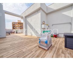 Espectacular ático en venta de 3 dormitorios y 2 baños con solárium de 82m2 en el Centro