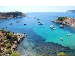 Descubre el Paraíso: Villa de Lujo con Acceso Privado al Mar en Porroig, Ibiza ¡Tu Sueño a Orillas d