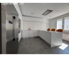 Luminoso y amplio. Zona Bernabéu. 3 dorm+2 baños. Garaje y trastero. Sin amueblar