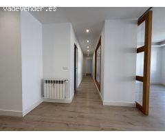 Luminoso y amplio. Zona Bernabéu. 3 dorm+2 baños. Garaje y trastero. Sin amueblar