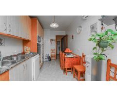 PRIMER PISO CON ASCENSOR, BALCON, TERRAZA INTERIOR Y PARKING, EN PLAZA TOROS.