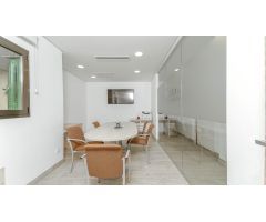 Se alquila despacho y oficinas céntrico en Avenidas