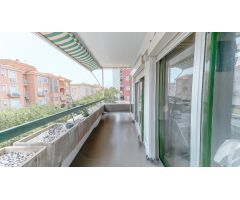Piso de 4 habitaciones y balcón en Son Oliva