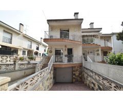 Vive la Costa en esta Encantadora Casa Adosada en Cunit, ¡A 8 Minutos del Mar!