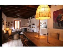 Única finca rústica en Coín con casa de invitados y encantadoras casas de madera