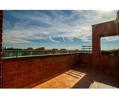 El piso con terraza y urbanización que estabas buscando.
