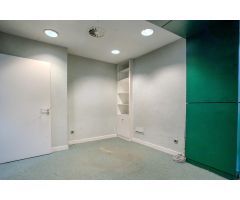Se alquila amplio y luminoso local comercial con salida de humos en Avenida del Mediterráneo