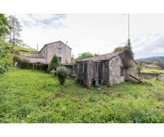 Casa para rehabilitar con proyecto a un paso de Bertamiráns