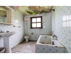 Casa para rehabilitar con proyecto a un paso de Bertamiráns