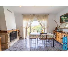 ¿Buscas una casa con vistas impresionantes y un entorno tranquilo?