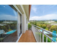 ¿Buscas una casa con vistas impresionantes y un entorno tranquilo?