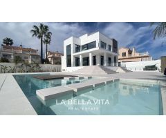 Villa de Lujo en Venta en Torrevieja, Alicante