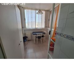 PISO SOLEADO EN URB. COMPLETA CON GARAJE Y TRASTERO A 5 MIN. PLAYA DE SAN JUAN DE ALICANTE