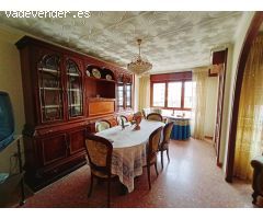 PISO DE 4 DORM., BAÑO, ASEO Y DOS GRANDES PATIOS EN AVD. ONIL DE CASTALLA