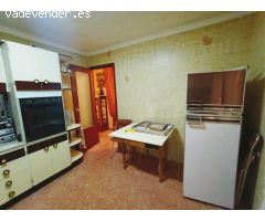 PISO DE 4 DORM., BAÑO, ASEO Y DOS GRANDES PATIOS EN AVD. ONIL DE CASTALLA