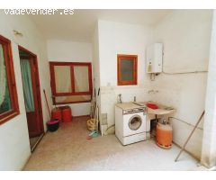 PISO DE 4 DORM., BAÑO, ASEO Y DOS GRANDES PATIOS EN AVD. ONIL DE CASTALLA