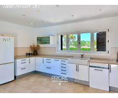 Confortable Villa con gran jardín y piscina privada lista para el verano