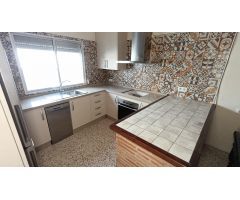 AMPLIA VIVIENDA EN ZONA DE LAS PALOMAS, CON POSIBILIDAD DE DOS VIVIENDAS INDEPENDIENTES