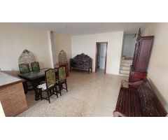 AMPLIA VIVIENDA EN ZONA DE LAS PALOMAS, CON POSIBILIDAD DE DOS VIVIENDAS INDEPENDIENTES