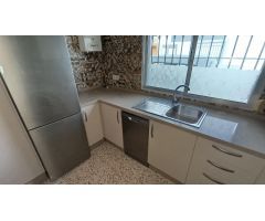 AMPLIA VIVIENDA EN ZONA DE LAS PALOMAS, CON POSIBILIDAD DE DOS VIVIENDAS INDEPENDIENTES