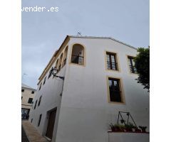Casa Independiente con Local Comercial y Garaje en el Corazón del Centro:Oportunidad Única en Alaior