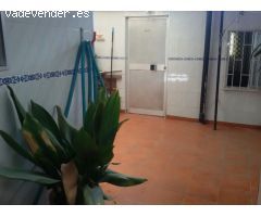 CASA CON LOCAL EN PLANTA BAJA Y VIVIENDA ARRIBA.