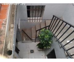 CASA CON LOCAL EN PLANTA BAJA Y VIVIENDA ARRIBA.