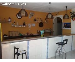 CASA CON LOCAL EN PLANTA BAJA Y VIVIENDA ARRIBA.