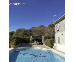CHALET CON PISCINA EN URBANIZACION CHARCO ROTO