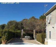 CHALET CON PISCINA EN URBANIZACION CHARCO ROTO