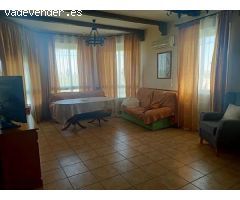 CHALET CON PISCINA EN URBANIZACION CHARCO ROTO