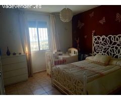 CHALET CON PISCINA EN URBANIZACION CHARCO ROTO