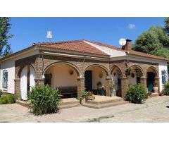 Chalet con apartamento independiente en Cuevas Bajas. HIPOTECABLE