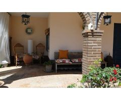 Chalet con apartamento independiente en Cuevas Bajas. HIPOTECABLE