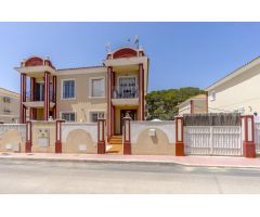 CHALET ADOSADO DE 3 DORMITORIOS 2 BAÑOS EN ORIHUELA COSTA ( CAMPOAMOR )