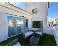 REFORMADO ÁTICO CON SOLARIUM PRIVADO DE 20 M2 A 500 METROS DE LA PLAYA. 3 DORM. 1 BAÑO.