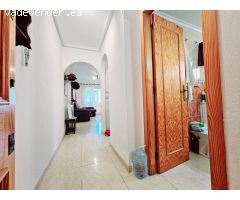 ÁTICO EN EL CENTRO DE TORREVIEJA. 2 DORM. 1 BAÑO. 53 M2. PLAYA A 650 METROS.